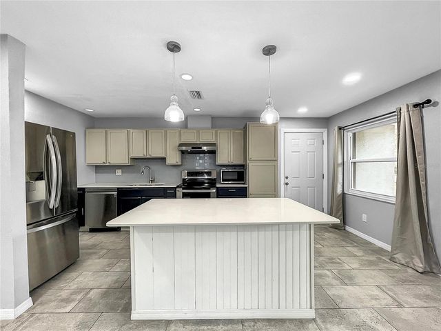 6809 S HIMES AVENUE, Tampa, FL 33611