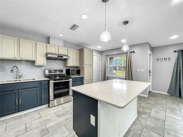 6809 S HIMES AVENUE, Tampa, FL 33611