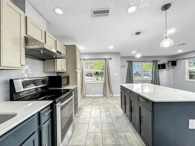 6809 S HIMES AVENUE, Tampa, FL 33611