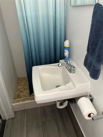 528 E LAKE DRIVE, Largo, FL 33771