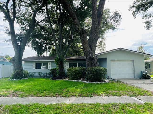 528 E LAKE DRIVE, Largo, FL 33771