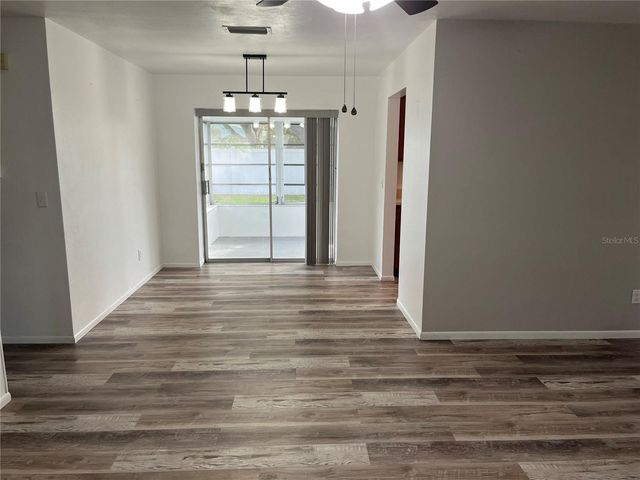 528 E LAKE DRIVE, Largo, FL 33771