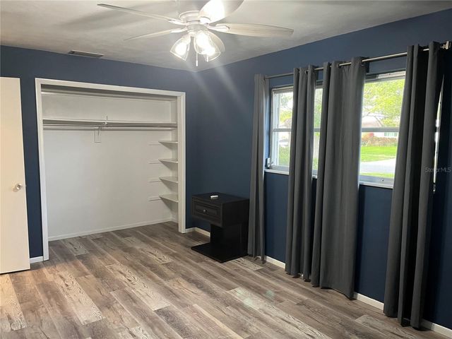 528 E LAKE DRIVE, Largo, FL 33771