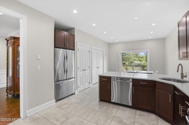 4 Stamford Hill Road, Lakewood, NJ 08701