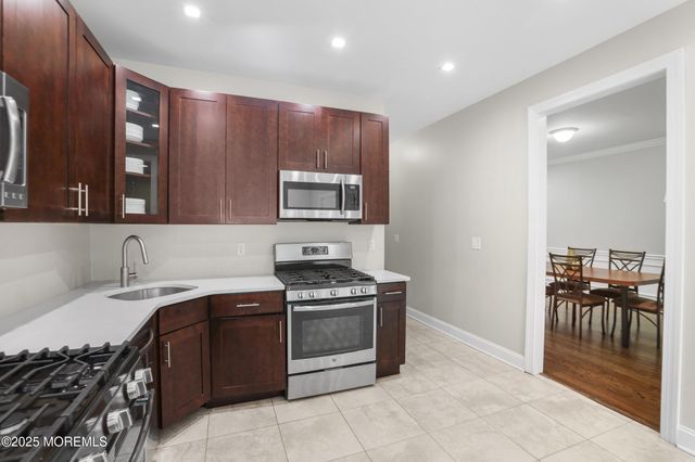 4 Stamford Hill Road, Lakewood, NJ 08701