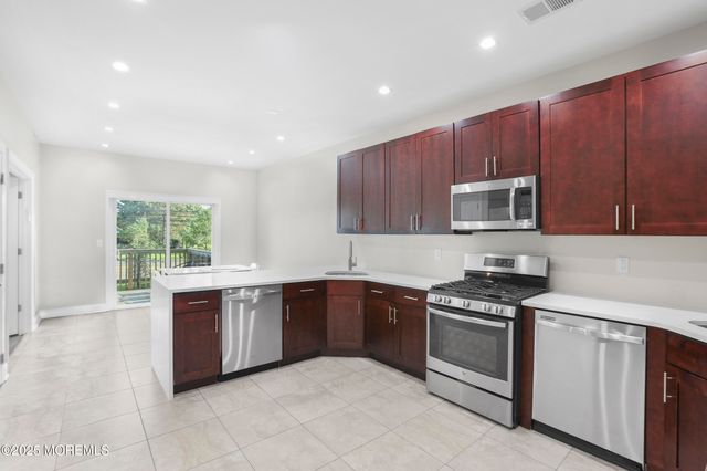4 Stamford Hill Road, Lakewood, NJ 08701