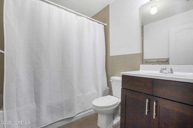 4 Stamford Hill Road, Lakewood, NJ 08701