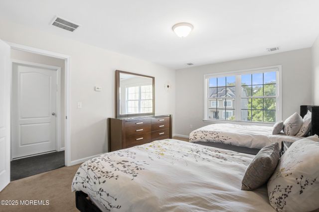 4 Stamford Hill Road, Lakewood, NJ 08701