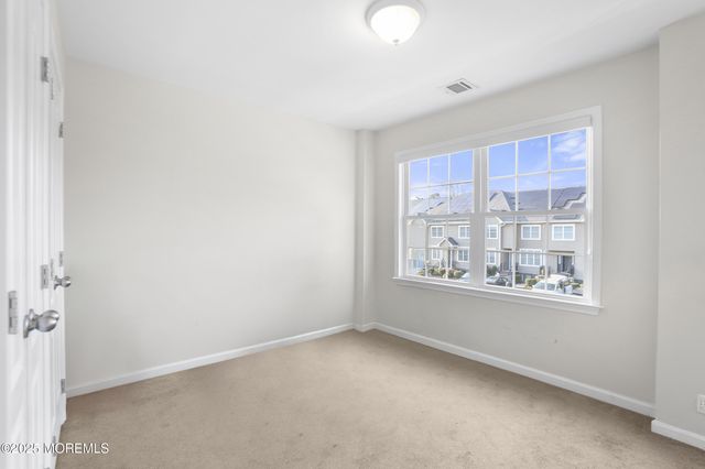 4 Stamford Hill Road, Lakewood, NJ 08701