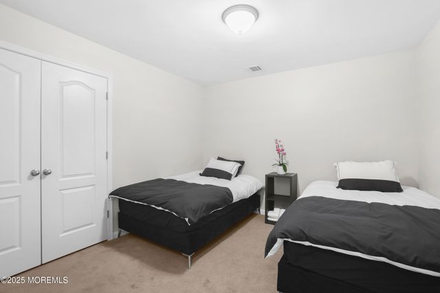 4 Stamford Hill Road, Lakewood, NJ 08701