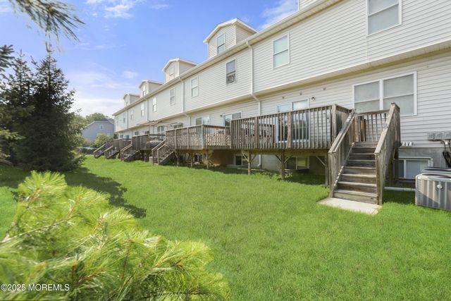 4 Stamford Hill Road, Lakewood, NJ 08701
