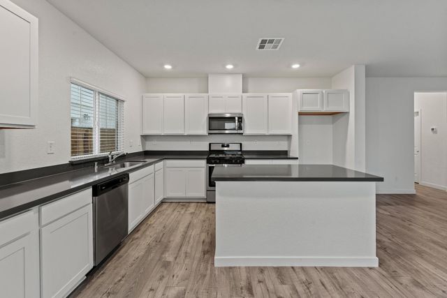 3305 America Dr, Lincoln, CA 95648