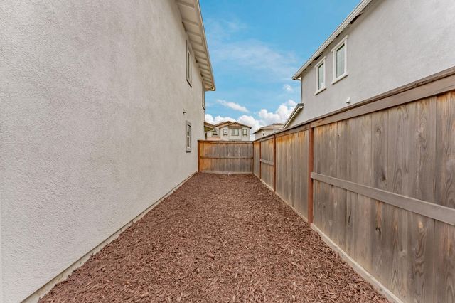 3305 America Dr, Lincoln, CA 95648