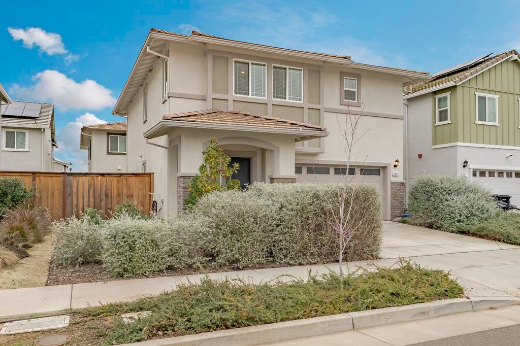 3305 America Dr, Lincoln, CA 95648