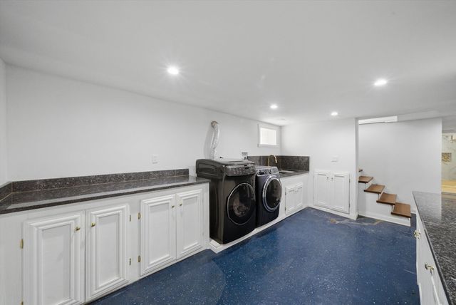 3853 W 83rd Place, Chicago, IL 60652