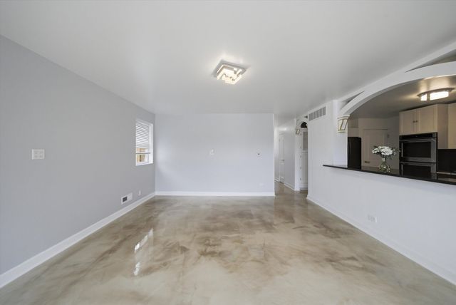 3853 W 83rd Place, Chicago, IL 60652