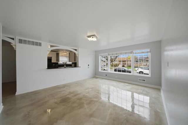 3853 W 83rd Place, Chicago, IL 60652