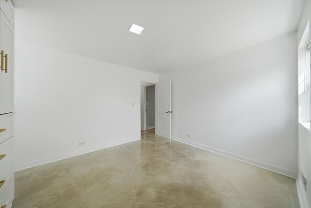 3853 W 83rd Place, Chicago, IL 60652