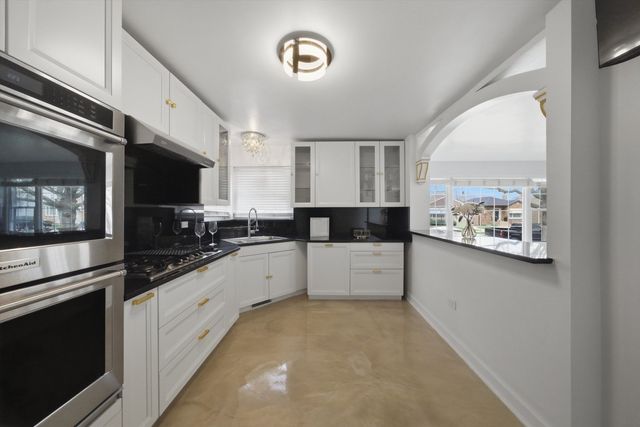 3853 W 83rd Place, Chicago, IL 60652