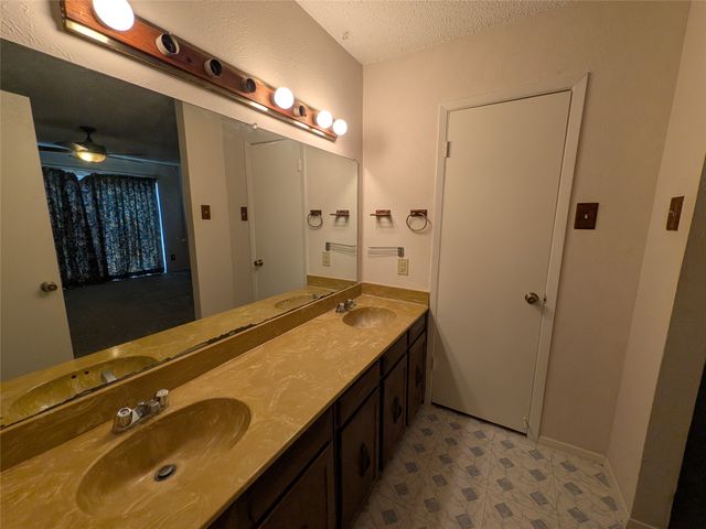 1865 Place One Lane, Garland, TX 75042