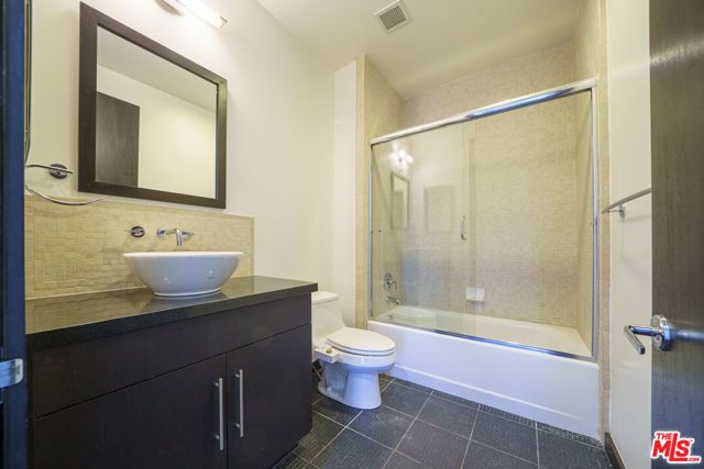 655 S Hope Street 704, Los Angeles, CA 90017