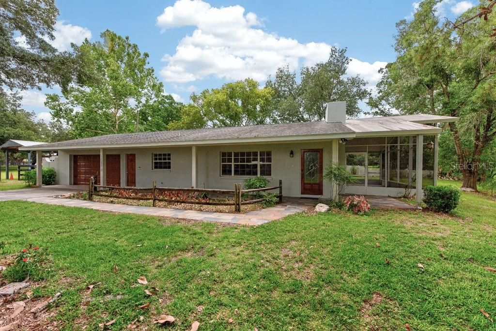Image 2 of property listing at 18410 30TH STREET, Lutz, FL 33559
