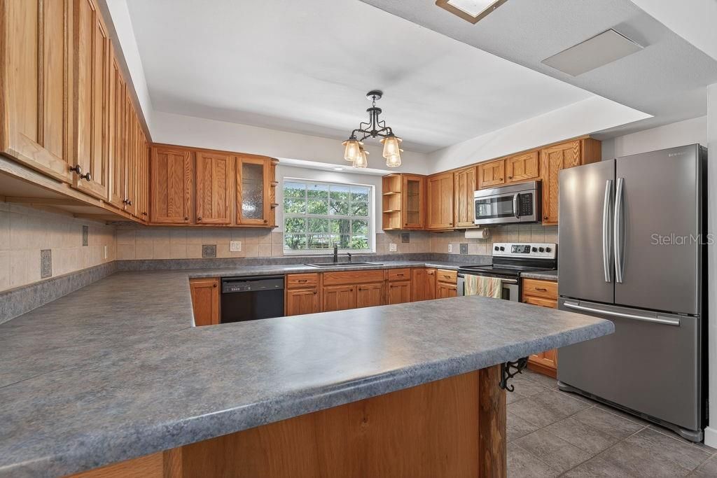 Image 13 of property listing at 18410 30TH STREET, Lutz, FL 33559