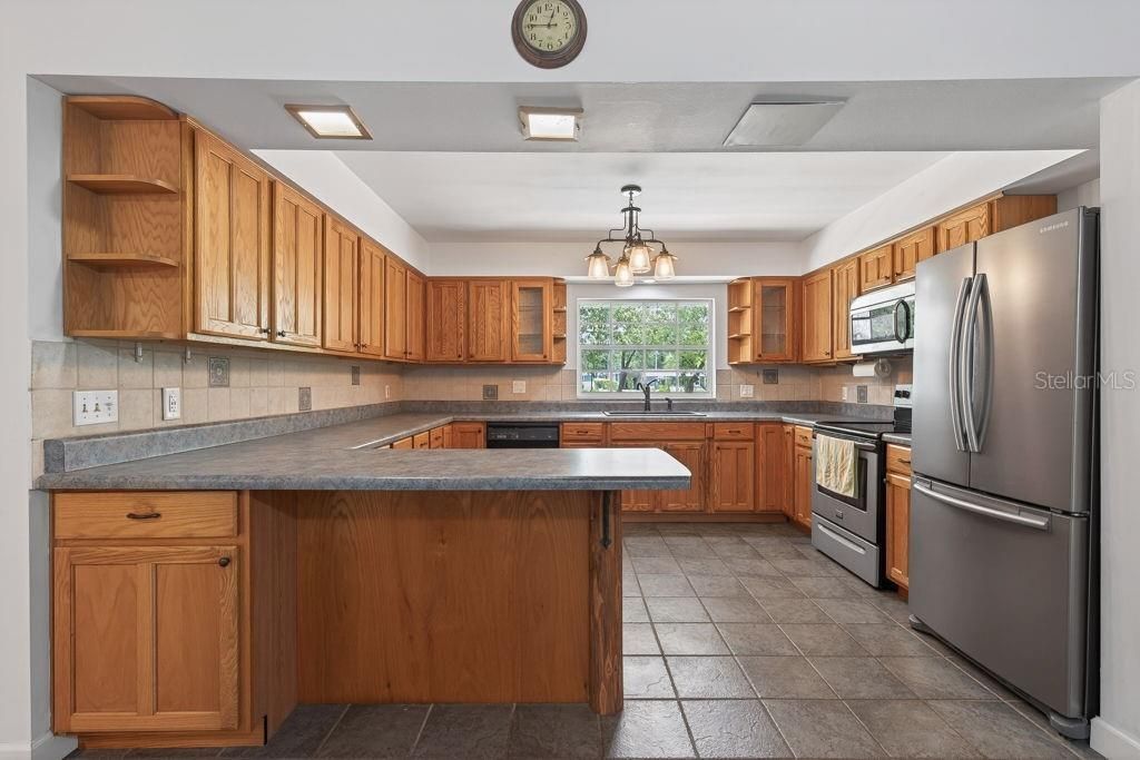 Image 14 of property listing at 18410 30TH STREET, Lutz, FL 33559