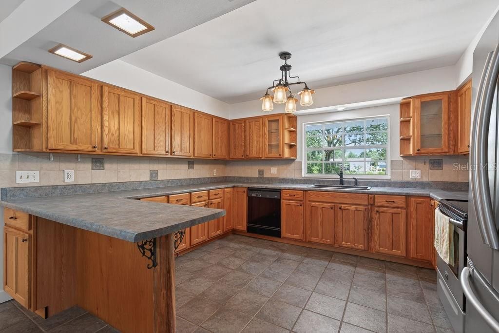 Image 15 of property listing at 18410 30TH STREET, Lutz, FL 33559