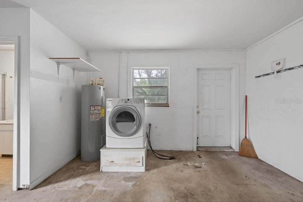 Image 35 of property listing at 18410 30TH STREET, Lutz, FL 33559