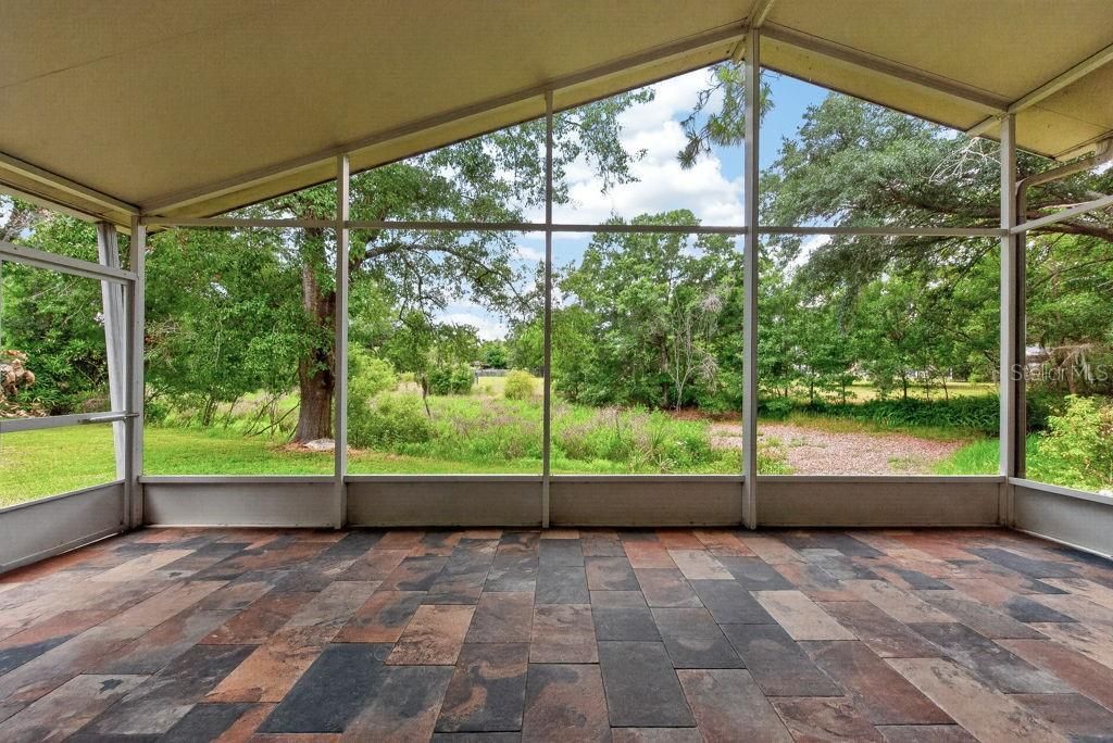 Image 37 of property listing at 18410 30TH STREET, Lutz, FL 33559