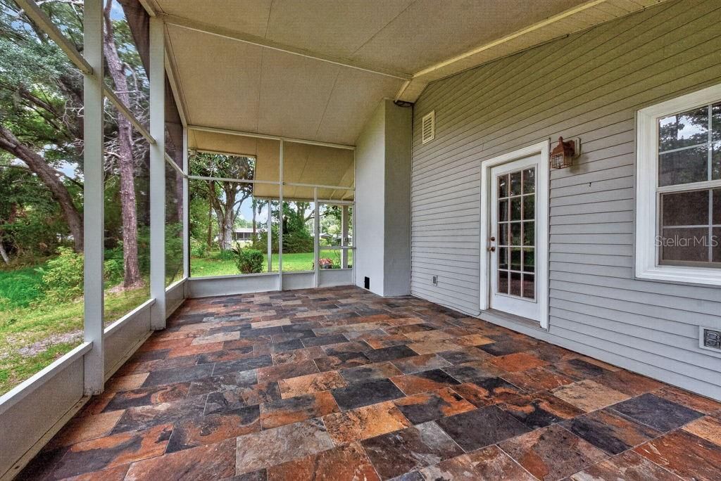 Image 38 of property listing at 18410 30TH STREET, Lutz, FL 33559