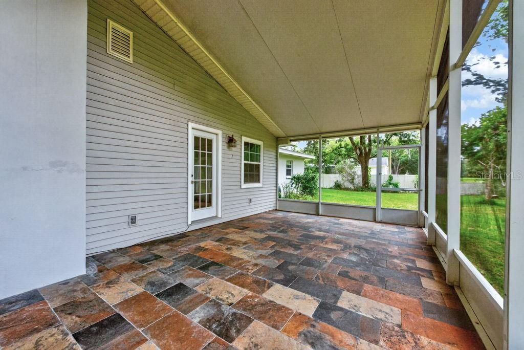 Image 39 of property listing at 18410 30TH STREET, Lutz, FL 33559