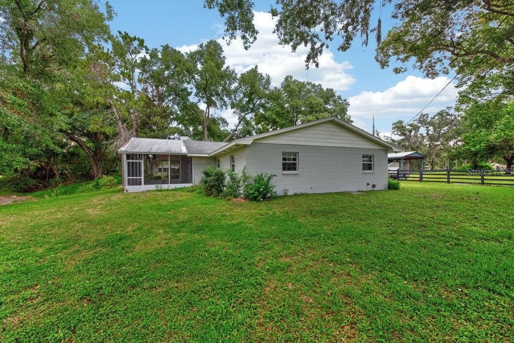 Image 42 of property listing at 18410 30TH STREET, Lutz, FL 33559