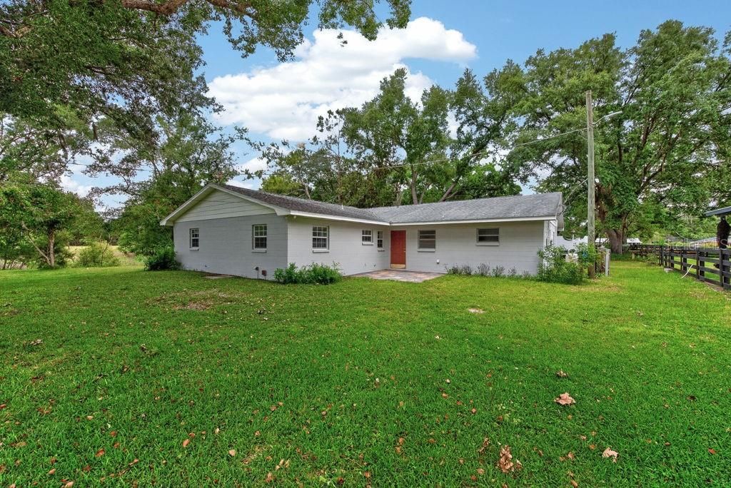 Image 43 of property listing at 18410 30TH STREET, Lutz, FL 33559