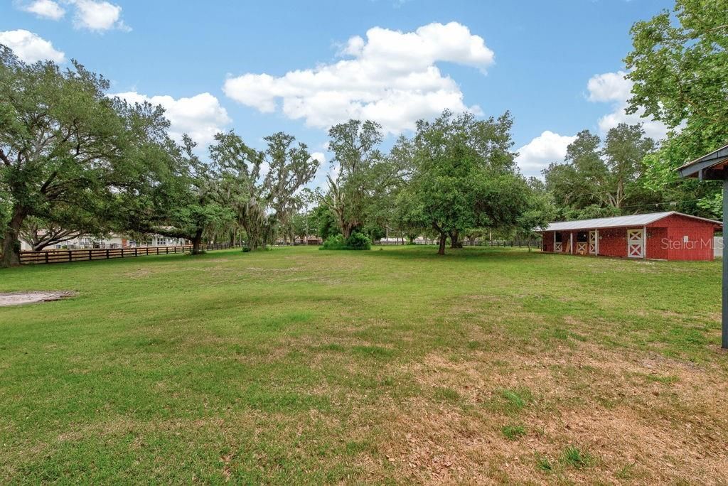Image 46 of property listing at 18410 30TH STREET, Lutz, FL 33559