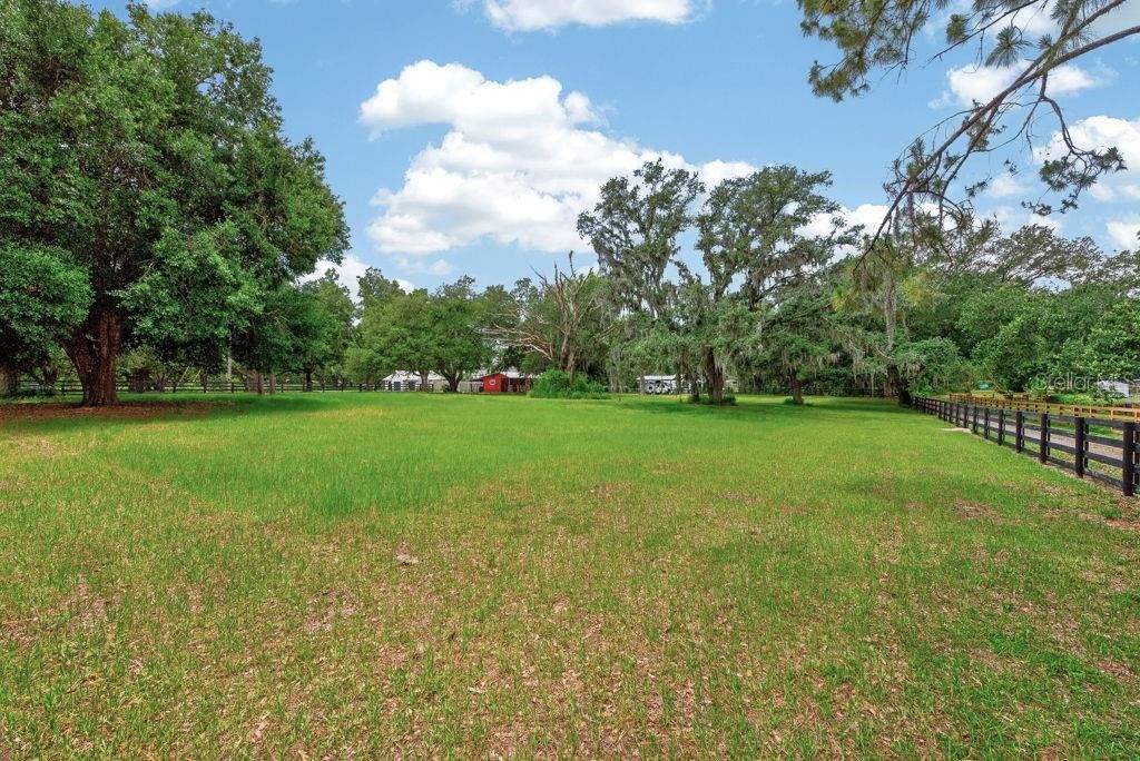 Image 55 of property listing at 18410 30TH STREET, Lutz, FL 33559