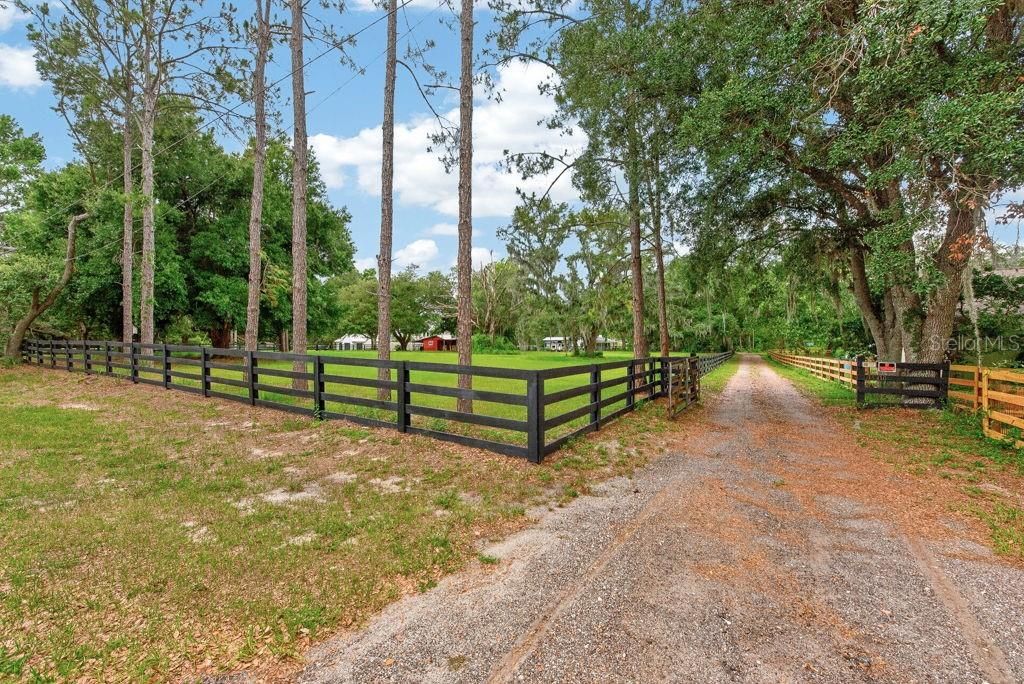 Image 59 of property listing at 18410 30TH STREET, Lutz, FL 33559