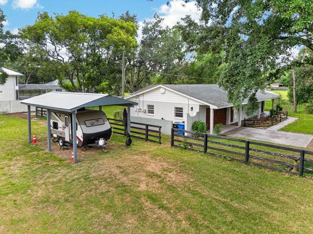 Image 65 of property listing at 18410 30TH STREET, Lutz, FL 33559