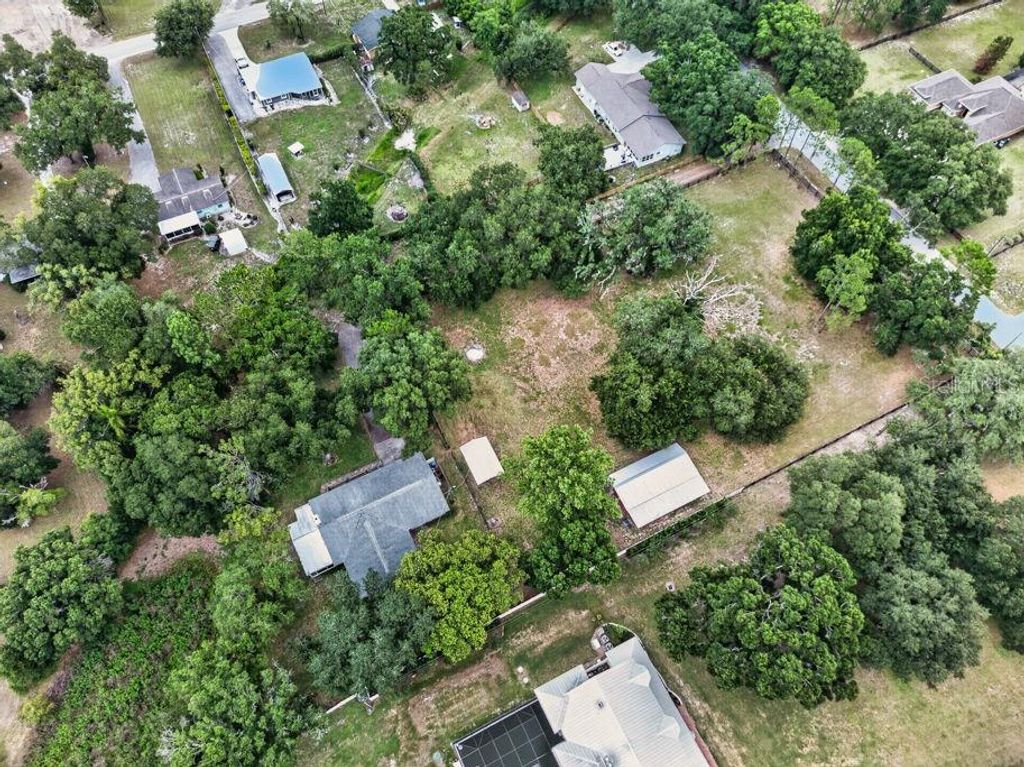 Image 70 of property listing at 18410 30TH STREET, Lutz, FL 33559