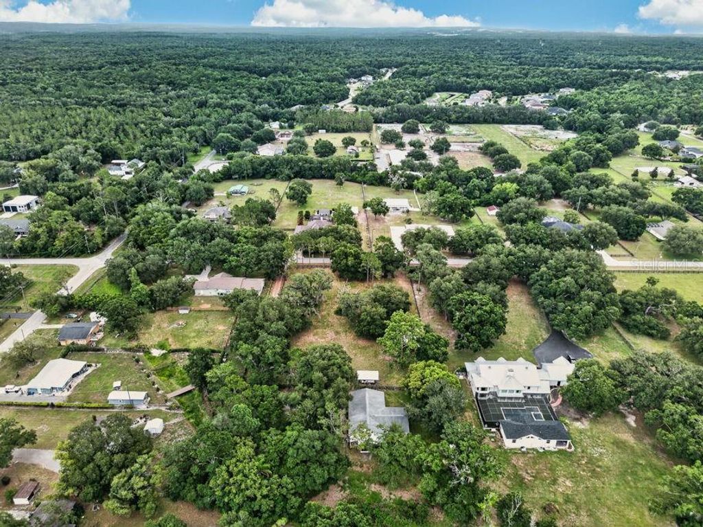 Image 73 of property listing at 18410 30TH STREET, Lutz, FL 33559