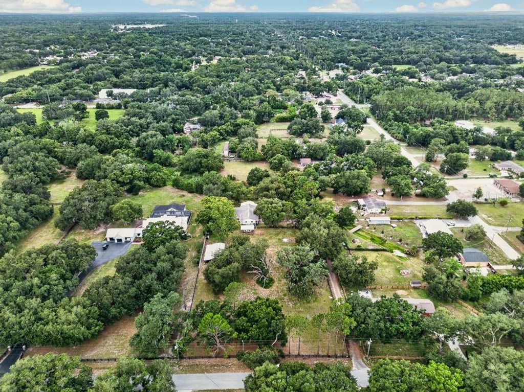 Image 74 of property listing at 18410 30TH STREET, Lutz, FL 33559
