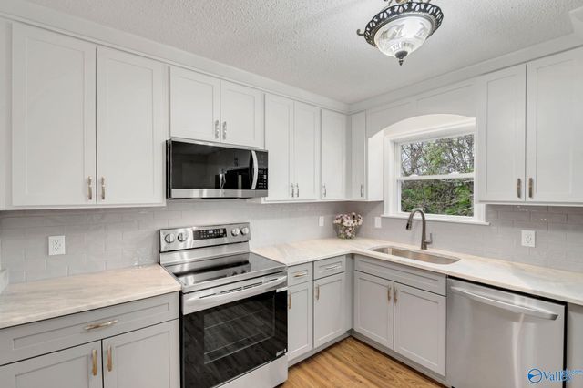 4704 Whitehall Drive NW, Huntsville, AL 35816