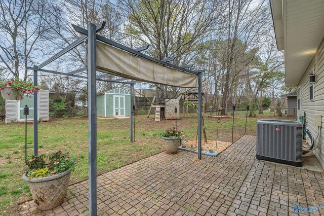 4704 Whitehall Drive NW, Huntsville, AL 35816