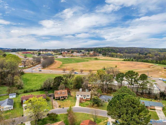 4704 Whitehall Drive NW, Huntsville, AL 35816