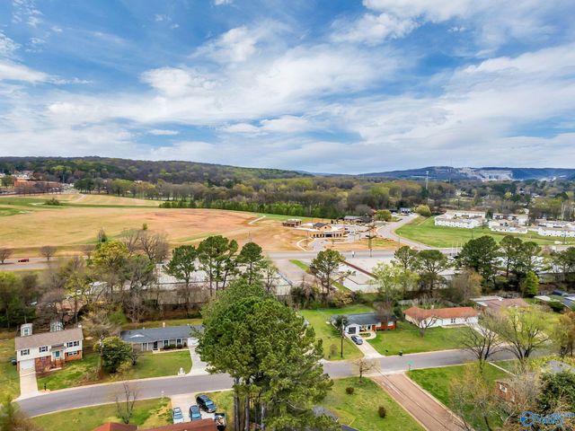 4704 Whitehall Drive NW, Huntsville, AL 35816