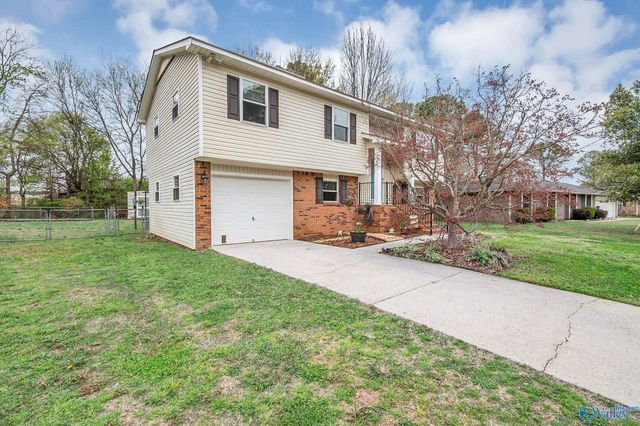 4704 Whitehall Drive NW, Huntsville, AL 35816