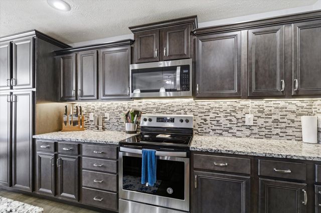 1930 N Seabrook Drive, Nixa, MO 65714