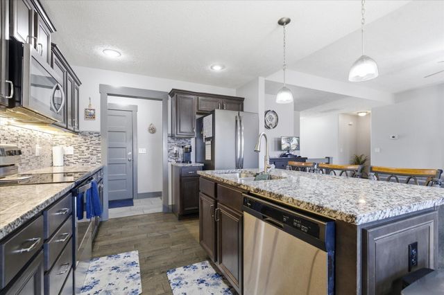 1930 N Seabrook Drive, Nixa, MO 65714