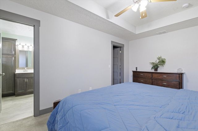 1930 N Seabrook Drive, Nixa, MO 65714